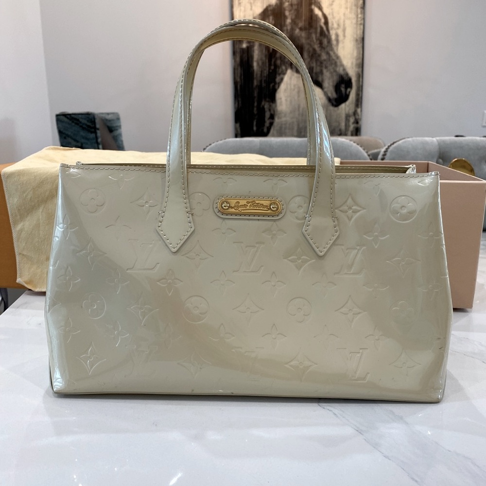 Louis Vuitton Wilshire pm blanc corail bag
